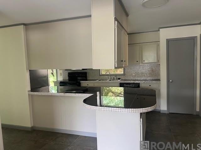 2464 Kensington Dr - Photo 5 of 31