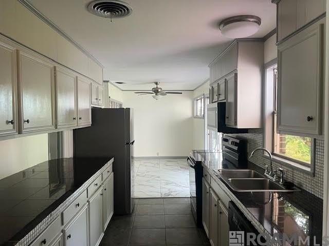 2464 Kensington Dr - Photo 6 of 31
