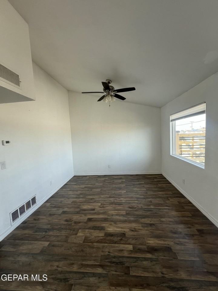 8609 Mercury St #B - Photo 5 of 28