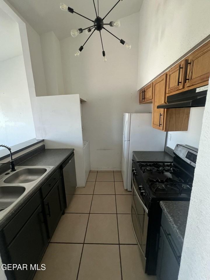 8609 Mercury St #B - Photo 7 of 28