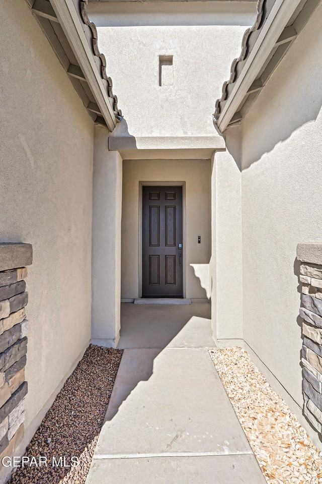 393 Frodsham St - Photo 4 of 35