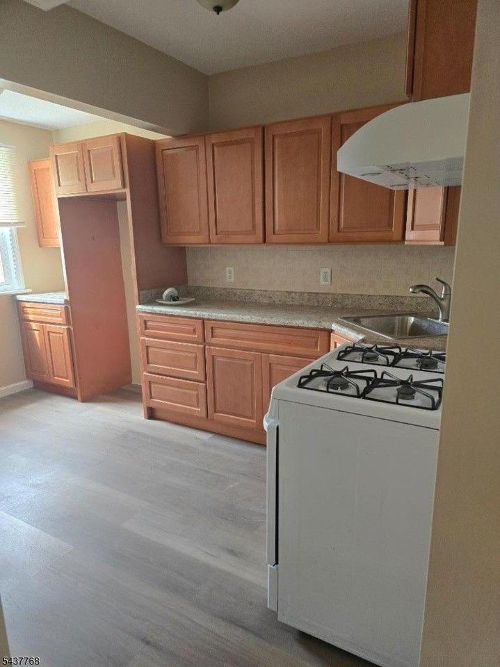 404 N 2nd St - Photo 5 of 8
