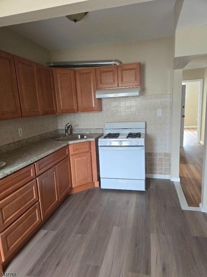 404 N 2nd St - Photo 6 of 8