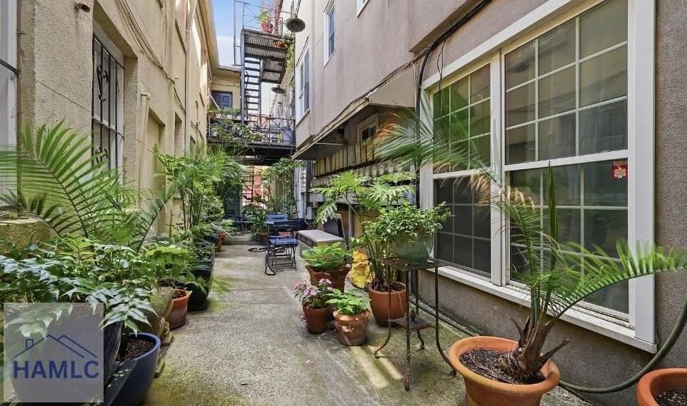 219 Abercorn St #F2 - Photo 2 of 13