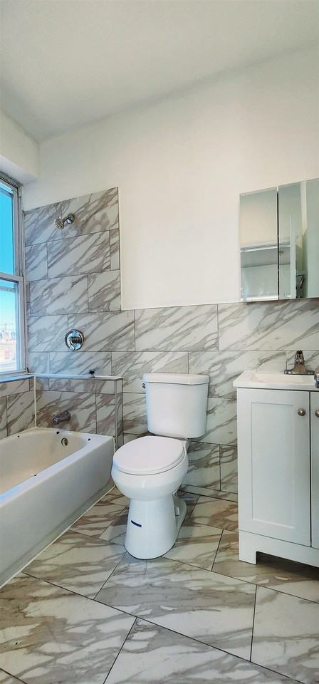 589 59th St #B1 - Photo 5 of 9