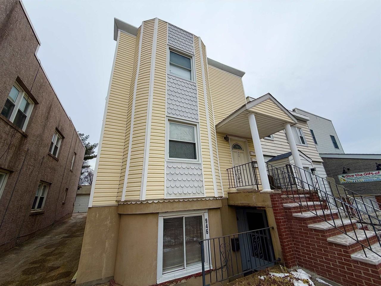 946 Broadway #2 - Photo 2 of 14