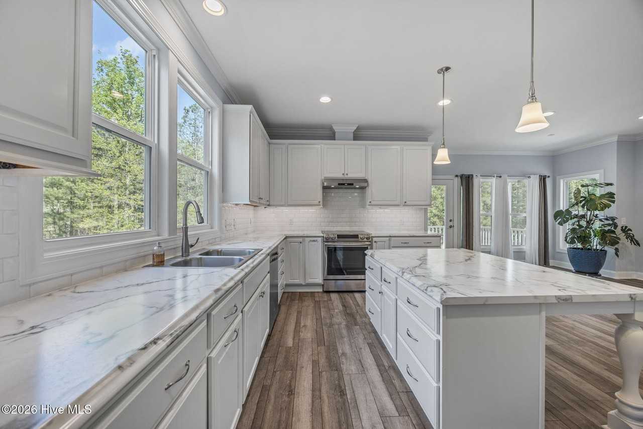 164 Bay View Dr - Photo 4 of 50