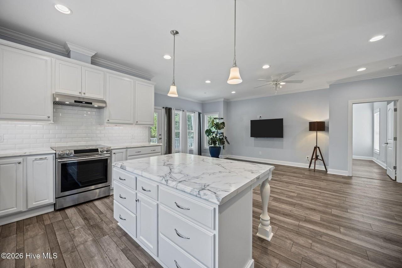 164 Bay View Dr - Photo 5 of 50