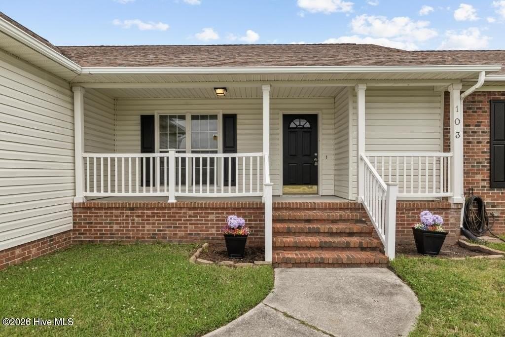 103 Richmond Dr - Photo 2 of 27