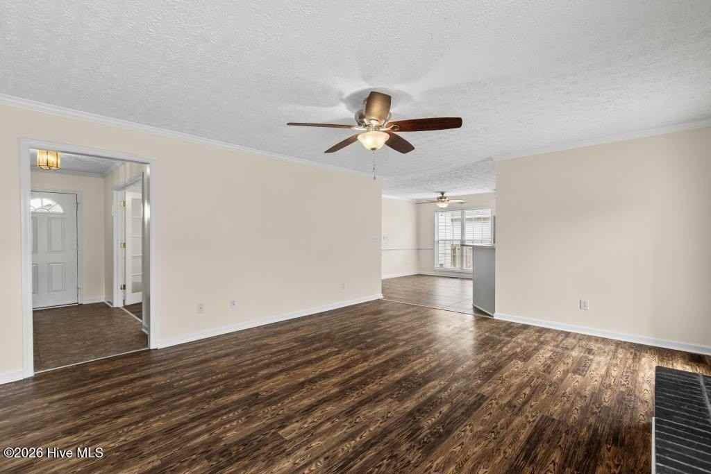 103 Richmond Dr - Photo 4 of 27