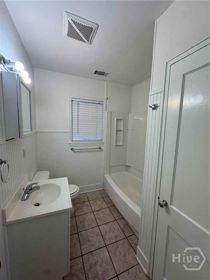 253 Springdale St - Photo 7 of 13