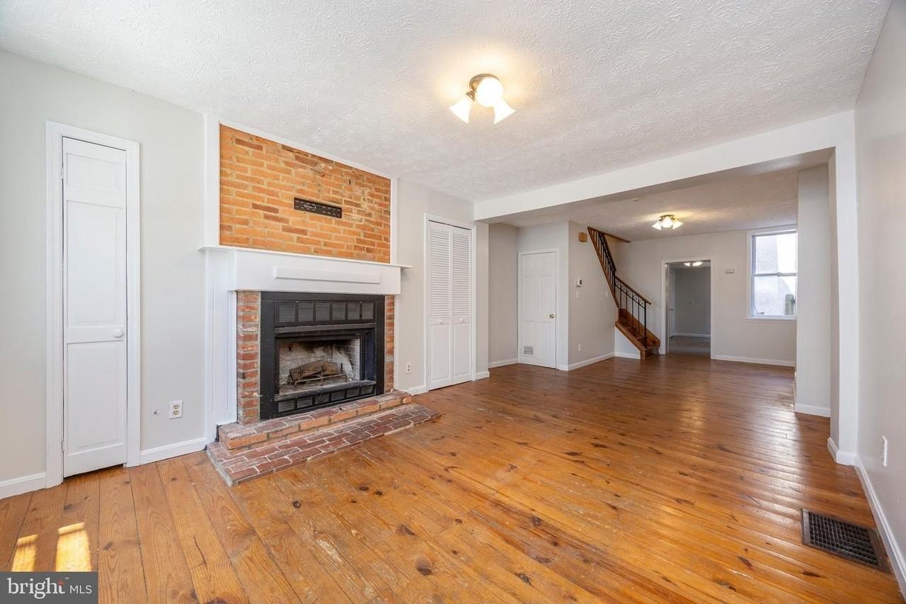 206 E Cross St - Photo 3 of 30