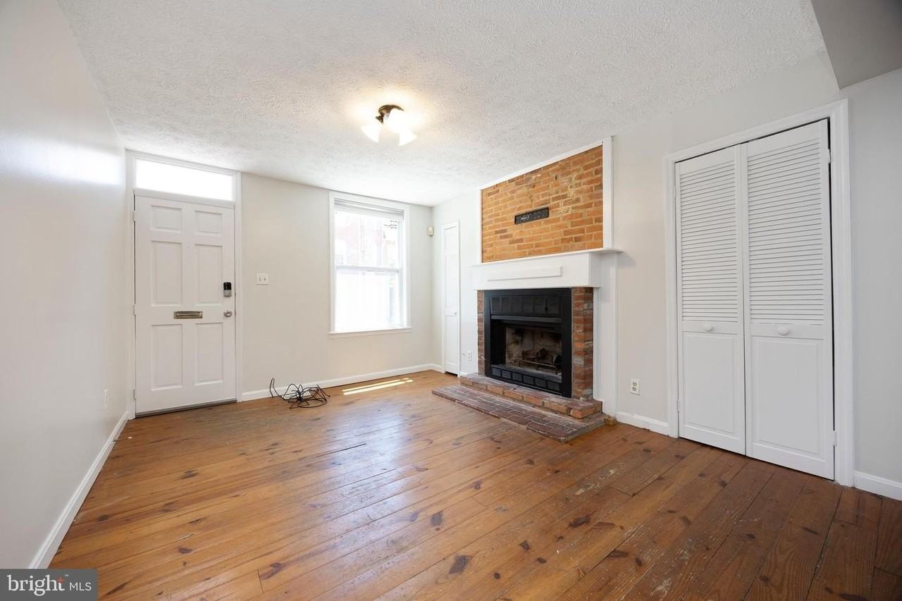 206 E Cross St - Photo 4 of 30