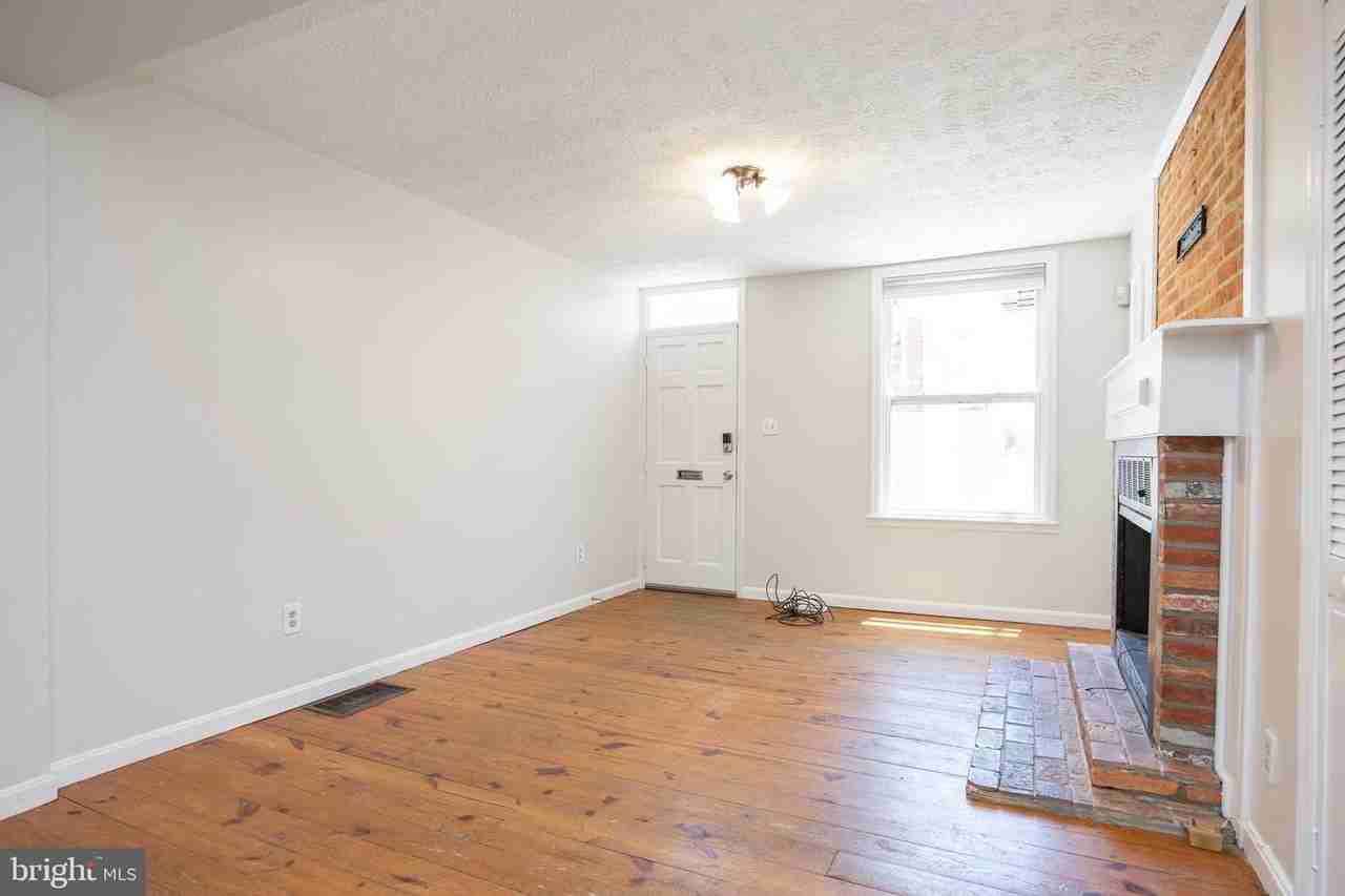 206 E Cross St - Photo 5 of 30