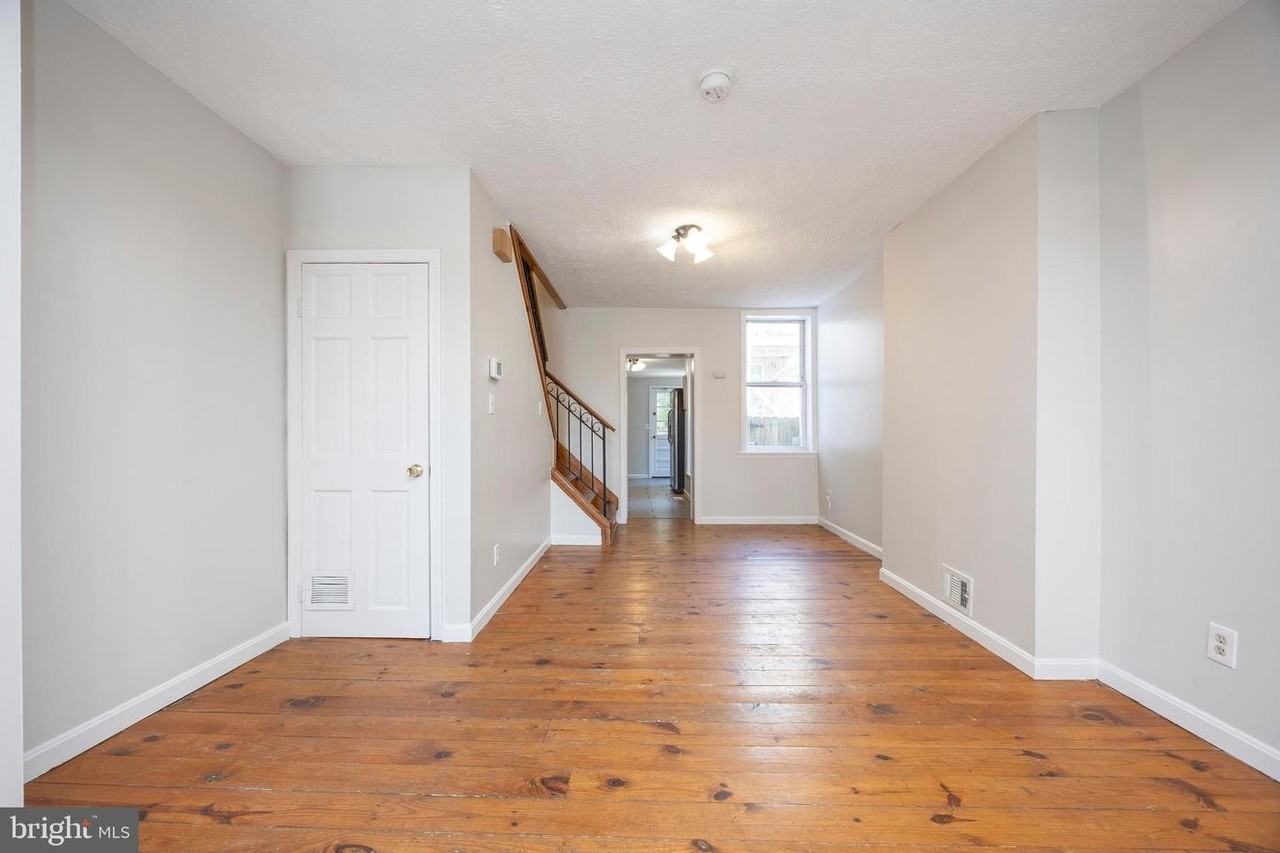 206 E Cross St - Photo 6 of 30