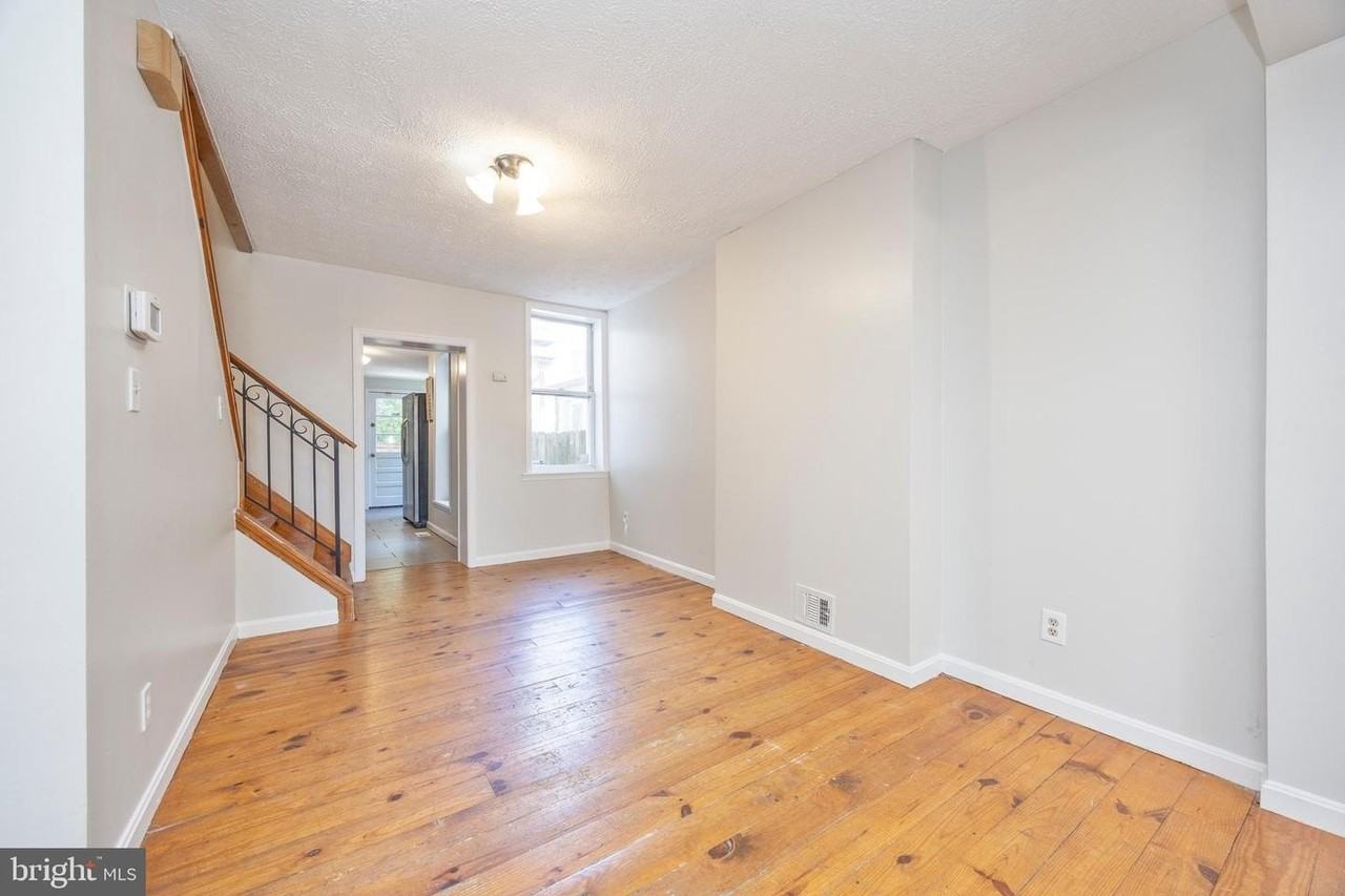 206 E Cross St - Photo 7 of 30