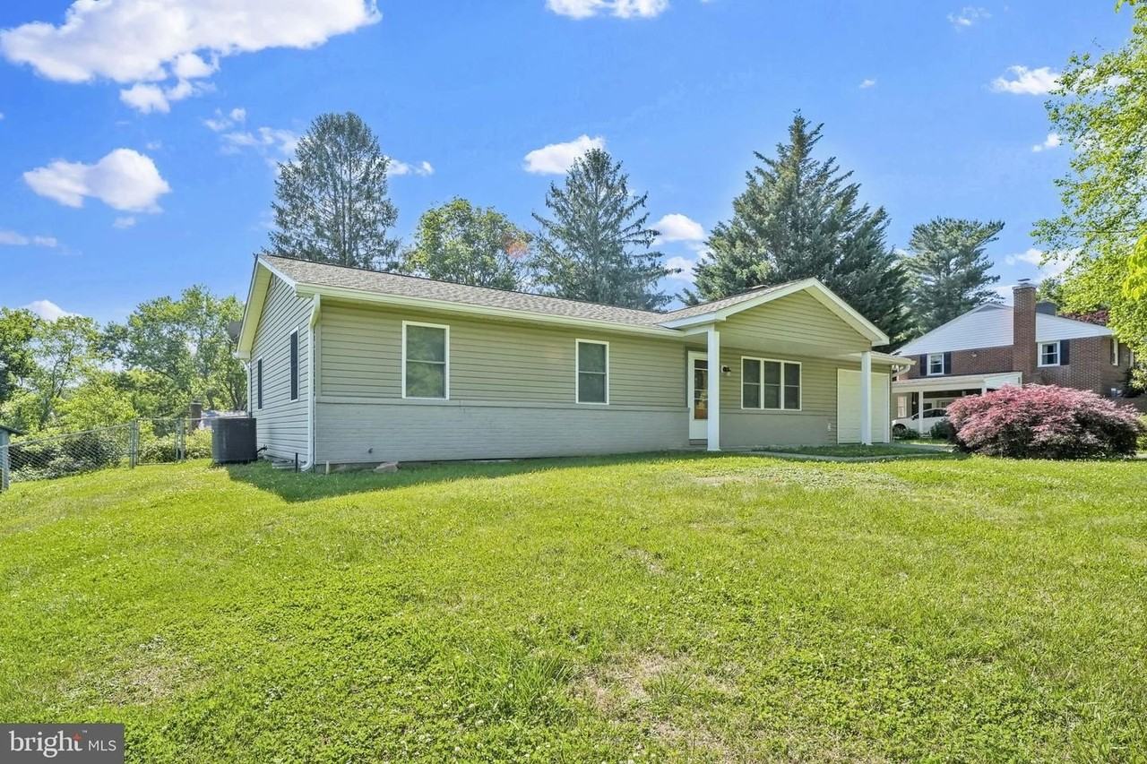 810 Wisteria Dr - Photo 3 of 50