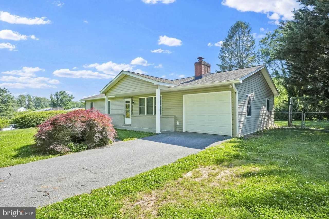 810 Wisteria Dr - Photo 4 of 50