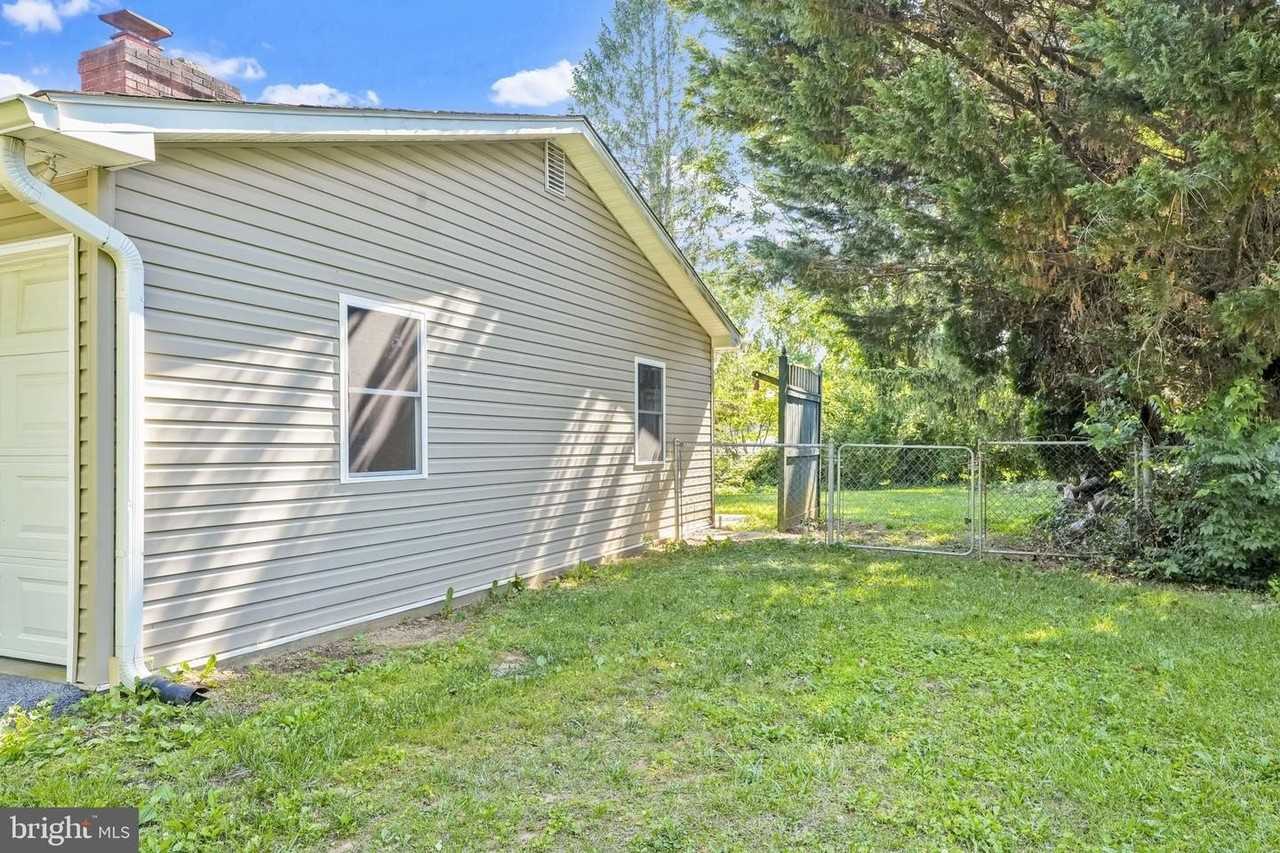 810 Wisteria Dr - Photo 5 of 50
