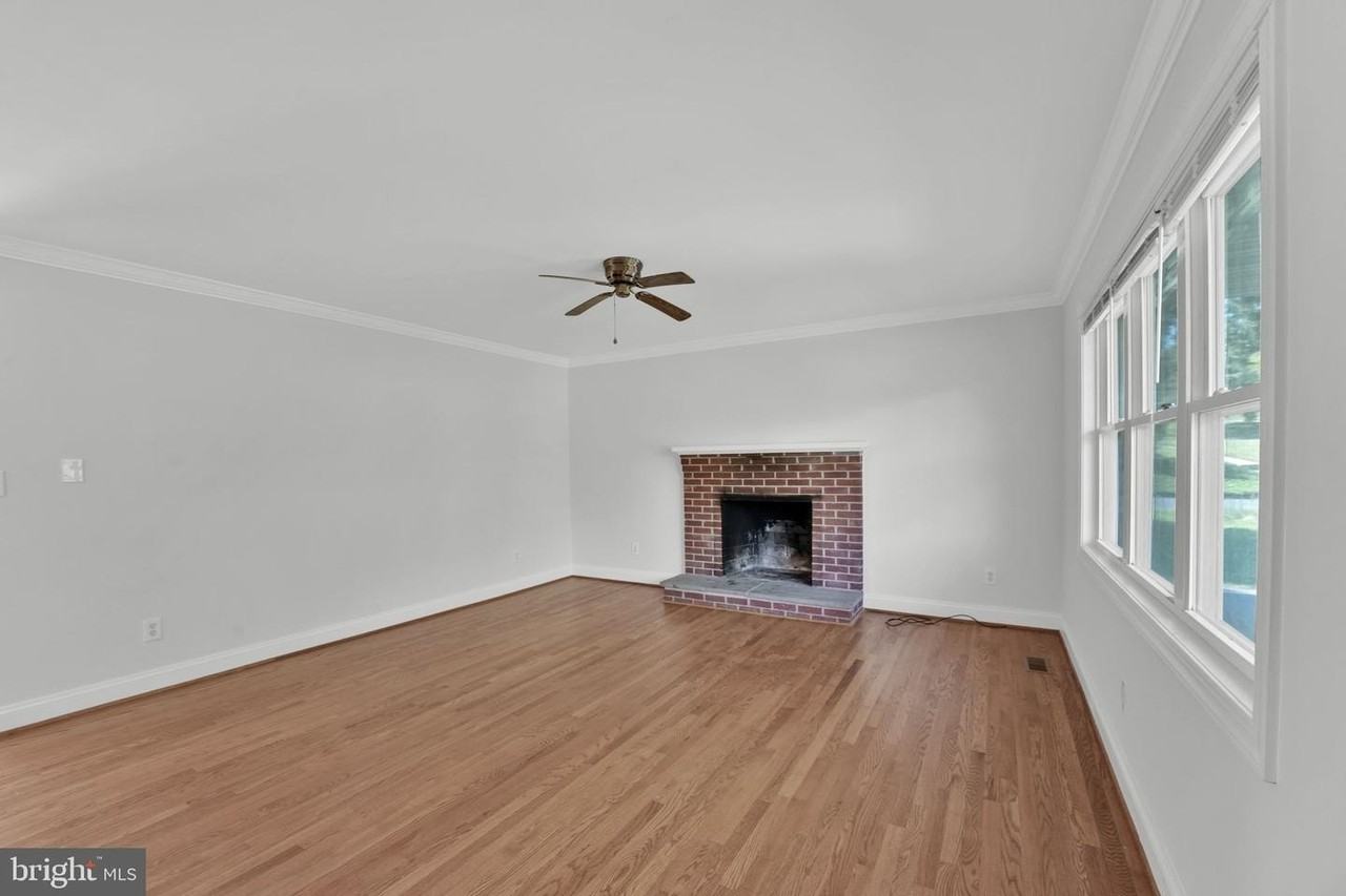 810 Wisteria Dr - Photo 7 of 50