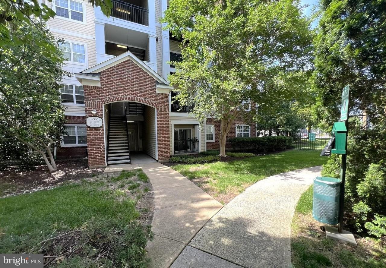 12953 Centre Park Cir - Photo 2 of 41