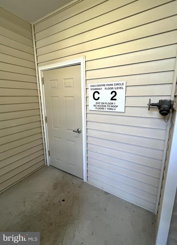 12953 Centre Park Cir - Photo 4 of 41