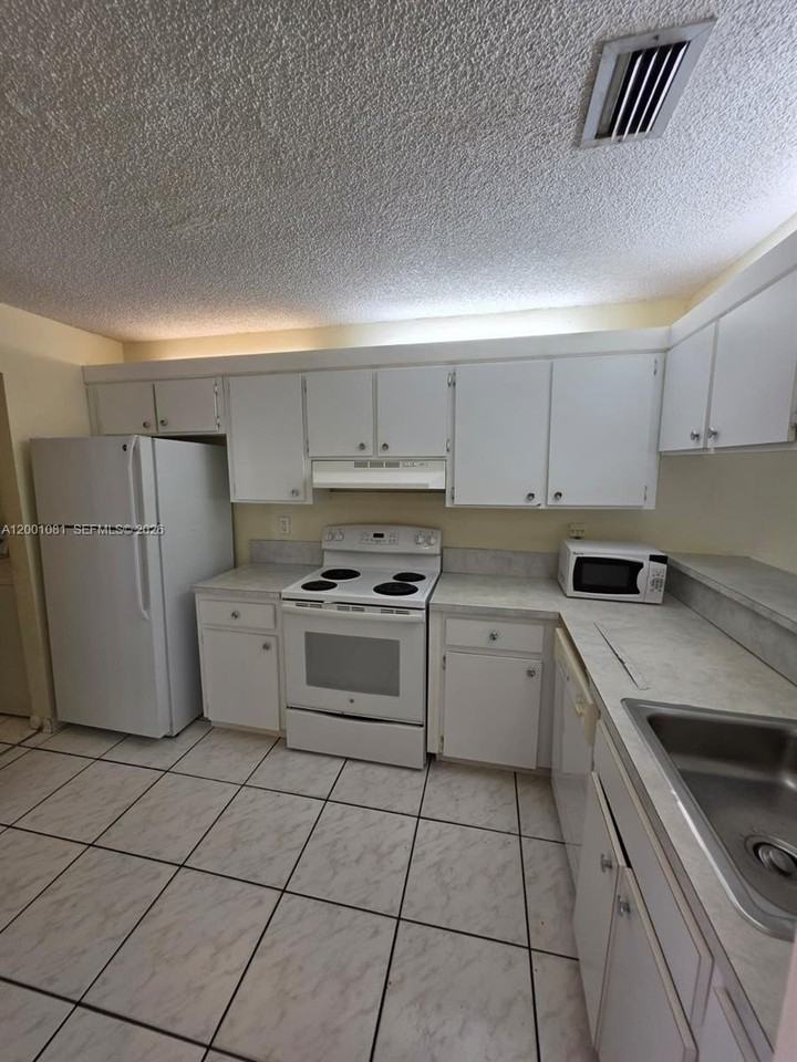 7959 Nw 41st Ct #7959 - Photo 3 of 17
