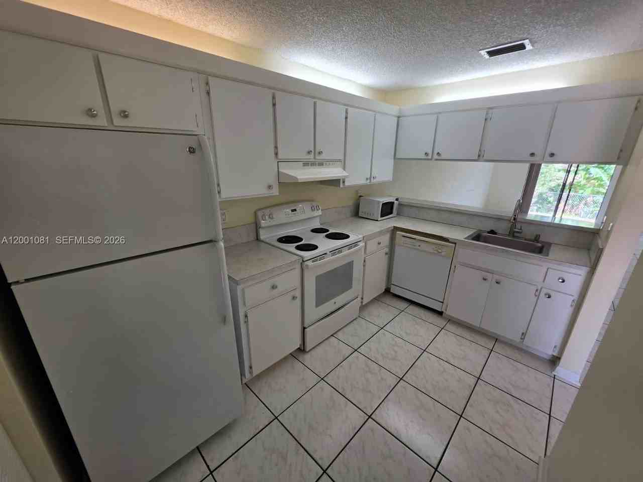 7959 Nw 41st Ct #7959 - Photo 4 of 17
