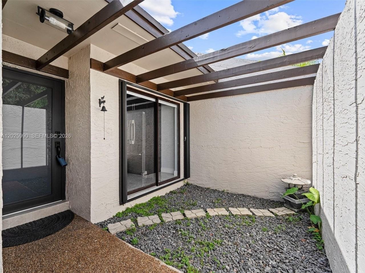 1561 Nw 98th Ave #1561 - Photo 4 of 37