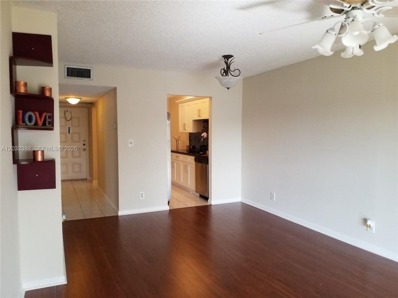 9982 Nob Hill Ct #9982 - Photo 3 of 40