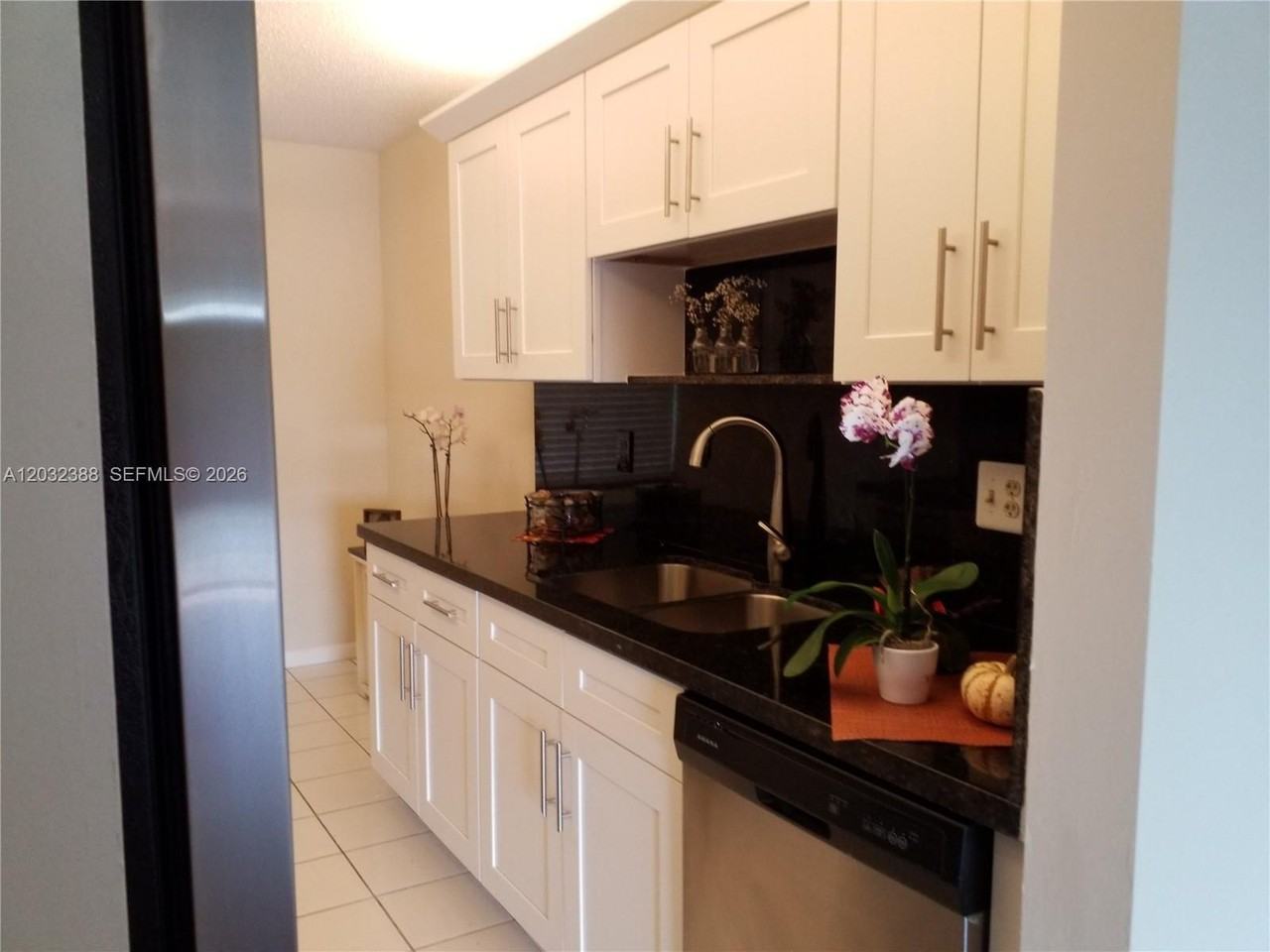 9982 Nob Hill Ct #9982 - Photo 5 of 40