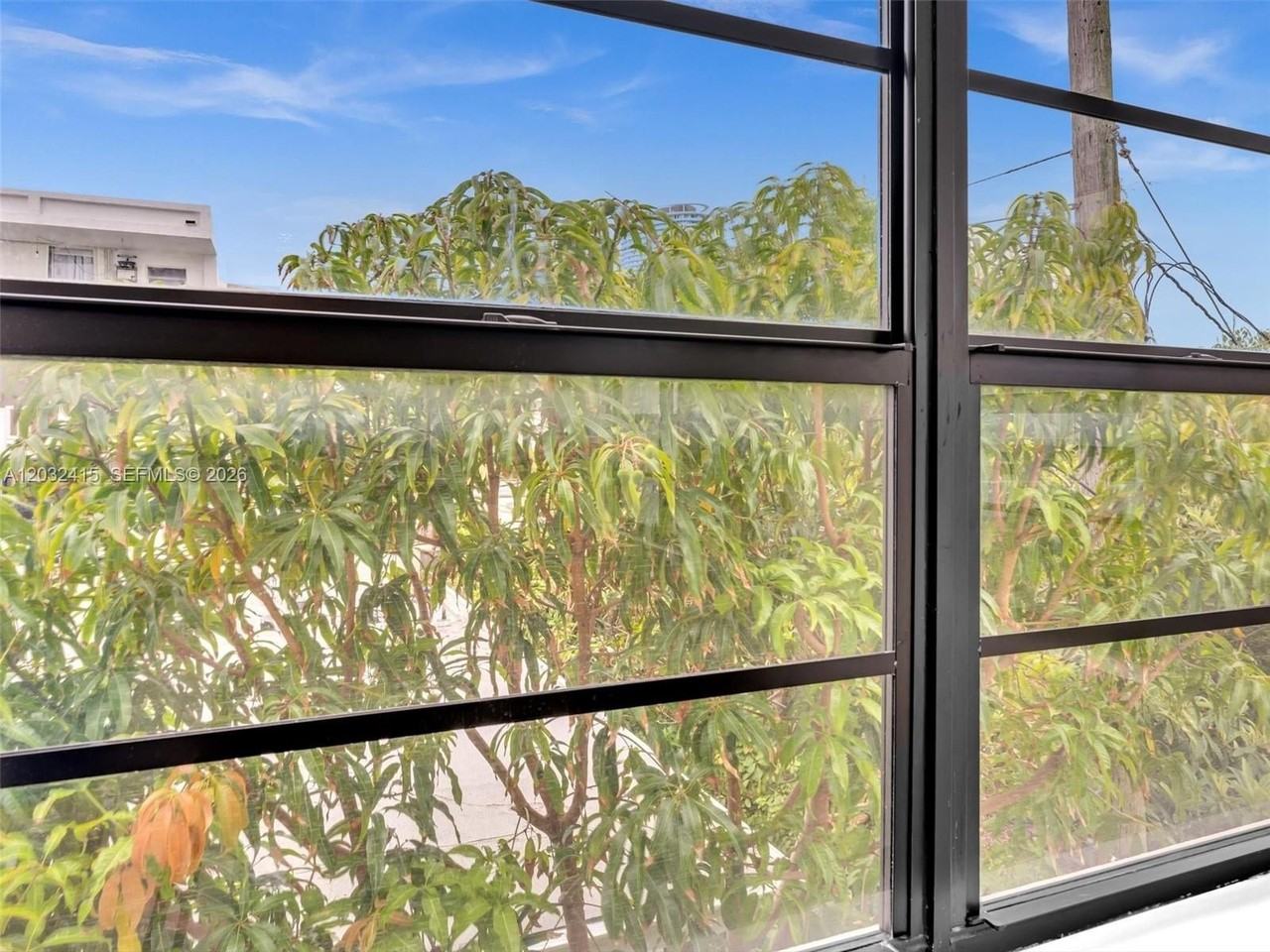 934 Michigan Ave #305 - Photo 2 of 23