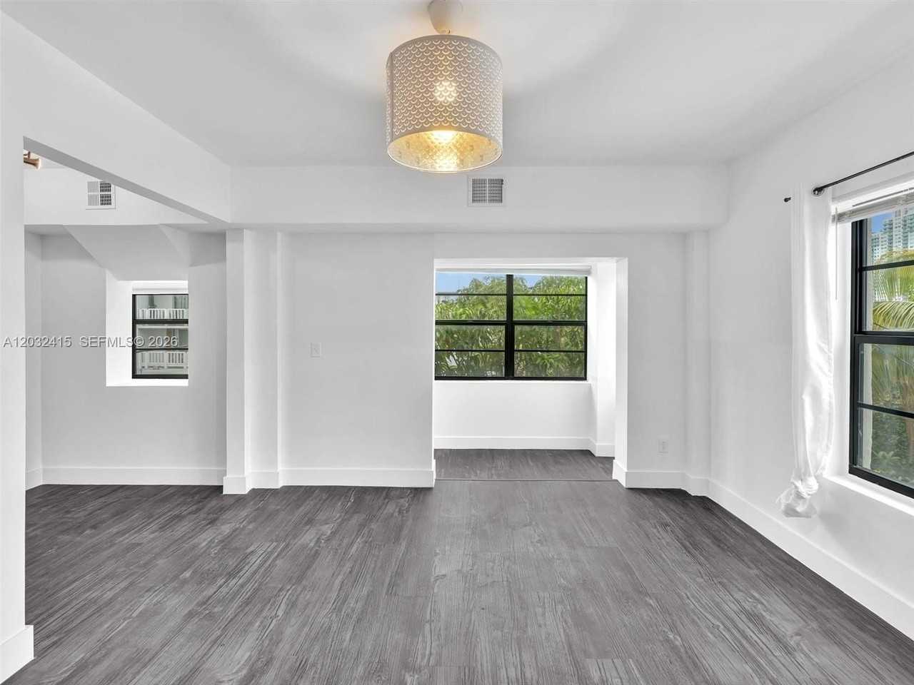 934 Michigan Ave #305 - Photo 3 of 23