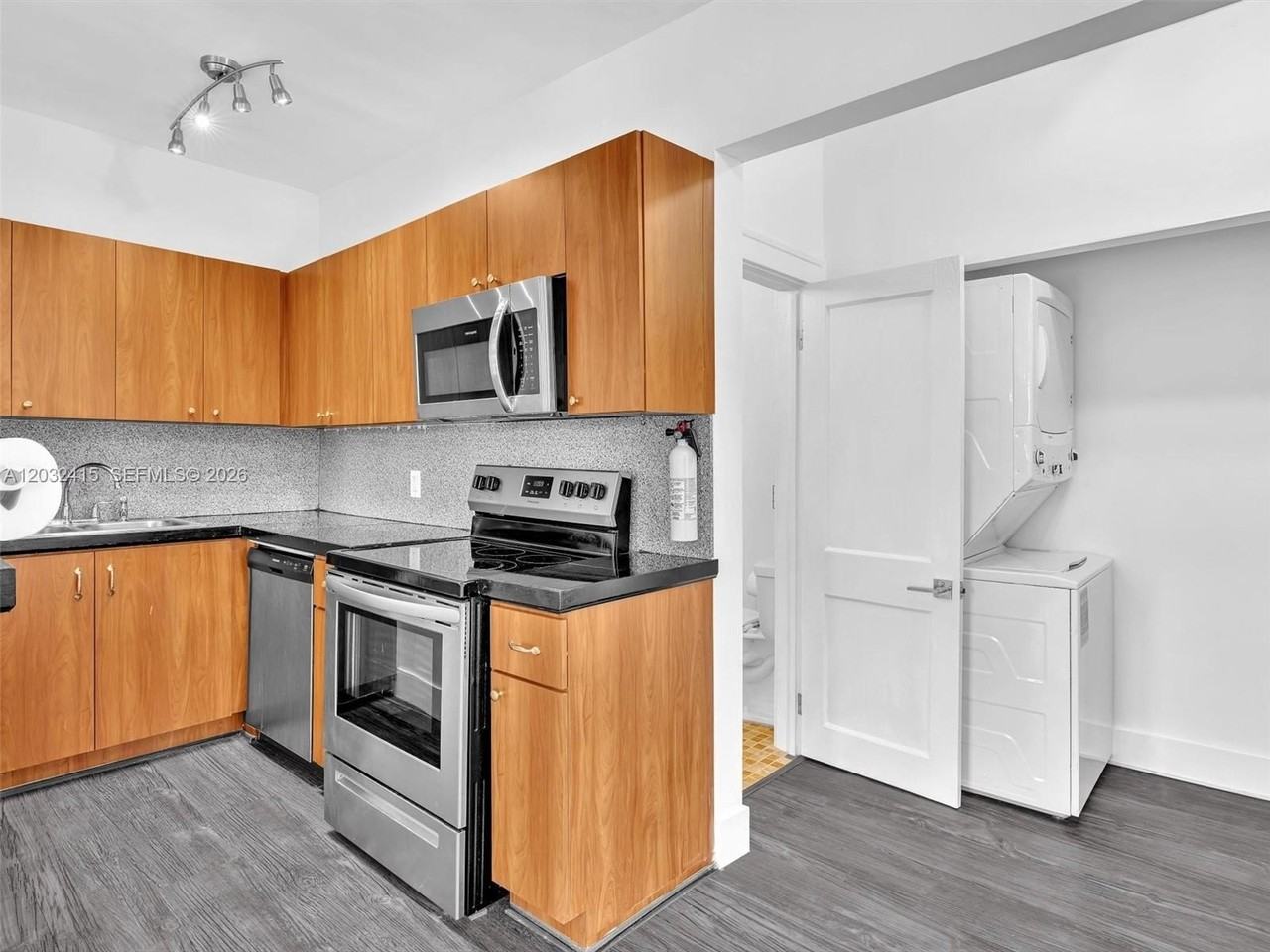 934 Michigan Ave #305 - Photo 7 of 23