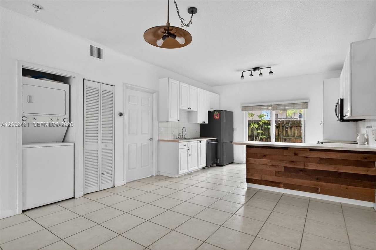 4902 Washington St #4 - Photo 6 of 18