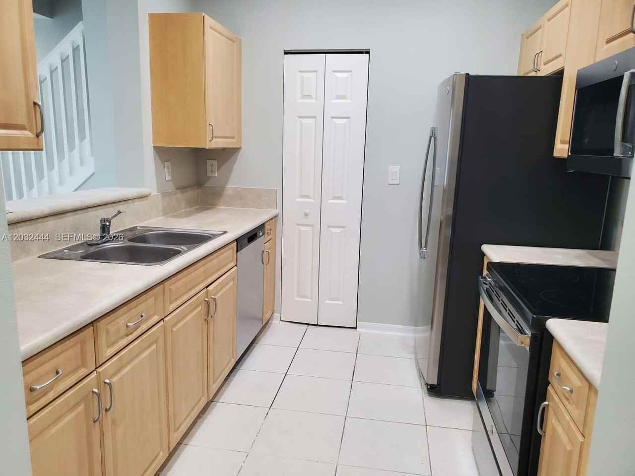 2242 Ne 42nd Cir #2242 - Photo 5 of 22