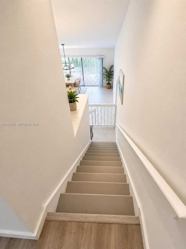 1445 Amanda St #1445 - Photo 7 of 13