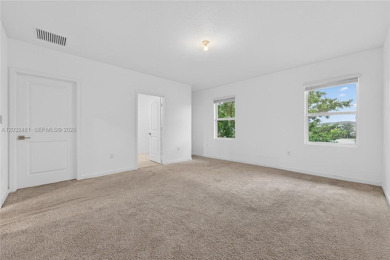 1780 Se 9th Ave - Photo 5 of 27