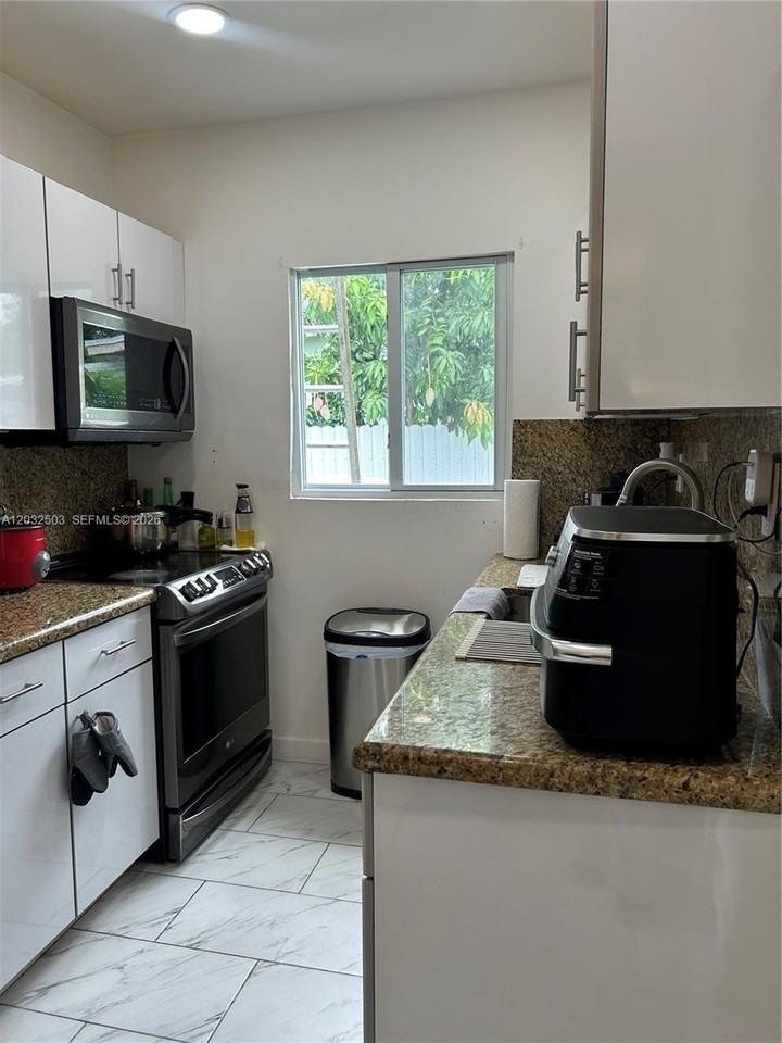 2370 Nw 153rd St - Photo 6 of 15