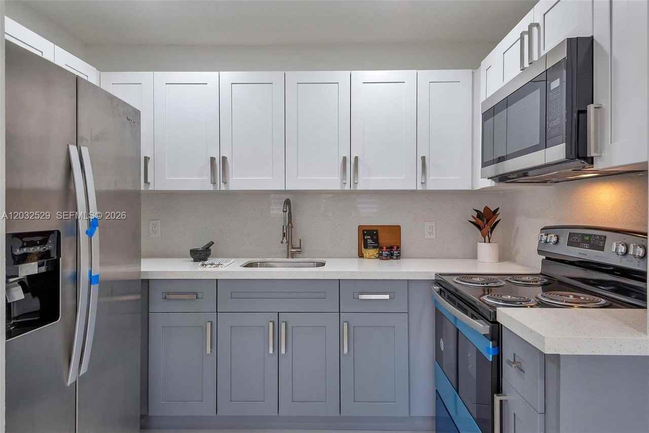 424 W 13th St - Photo 6 of 34