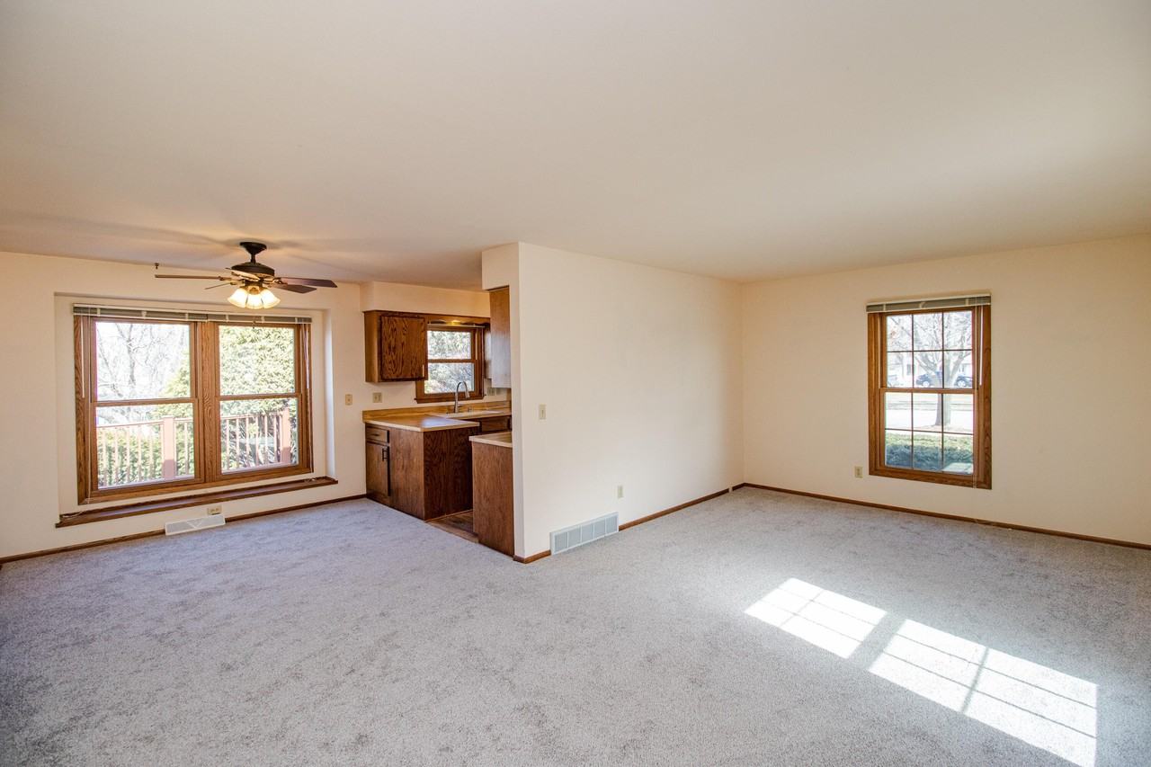 1055 S Imperial Dr - Photo 2 of 25