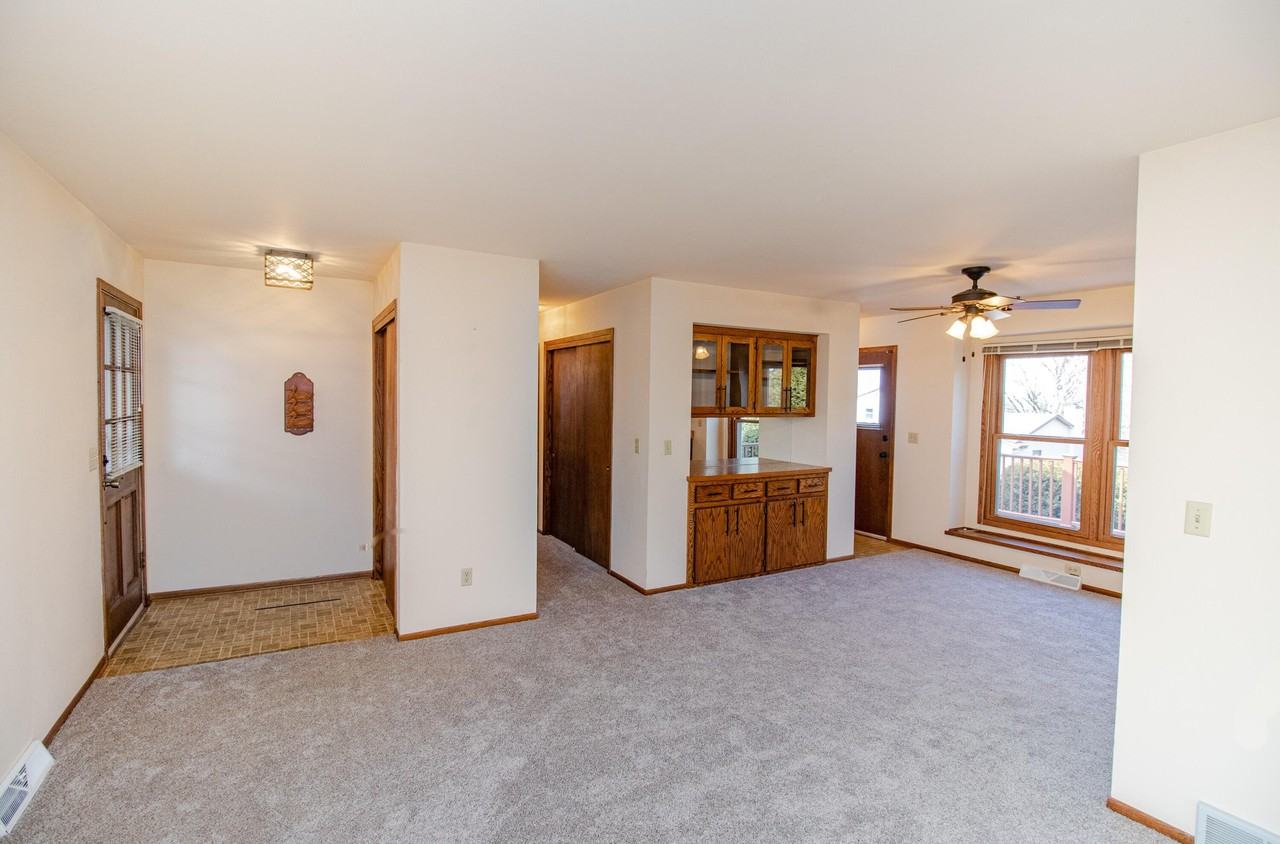 1055 S Imperial Dr - Photo 4 of 25