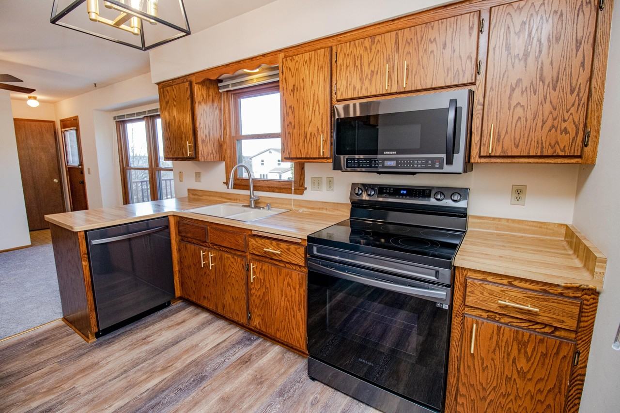 1055 S Imperial Dr - Photo 6 of 25