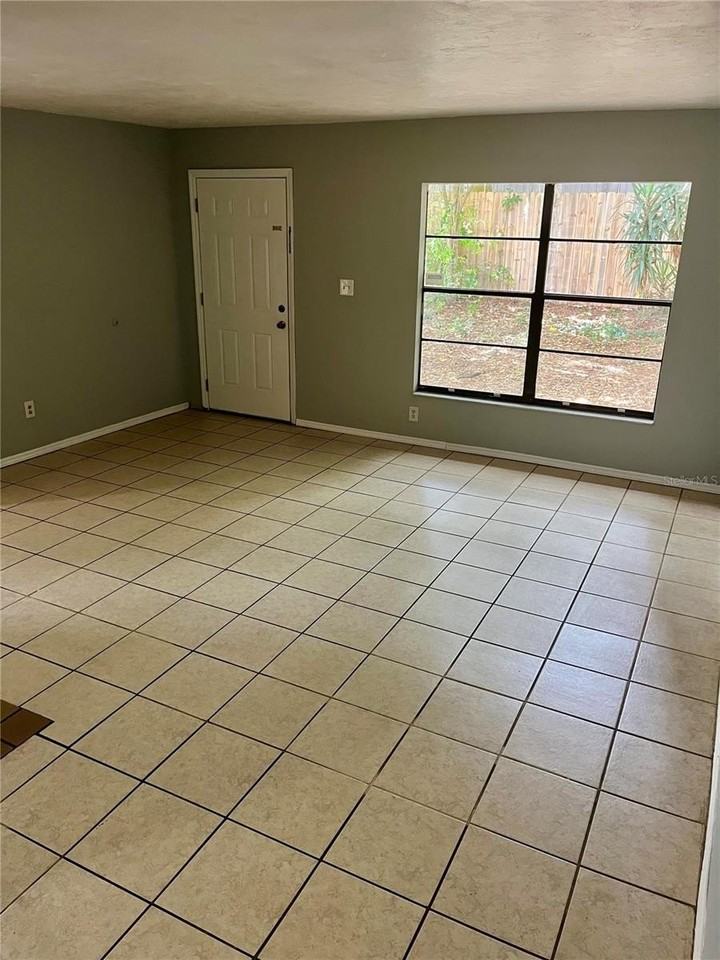 2321 Sw 31st Pl #1 - Photo 4 of 14