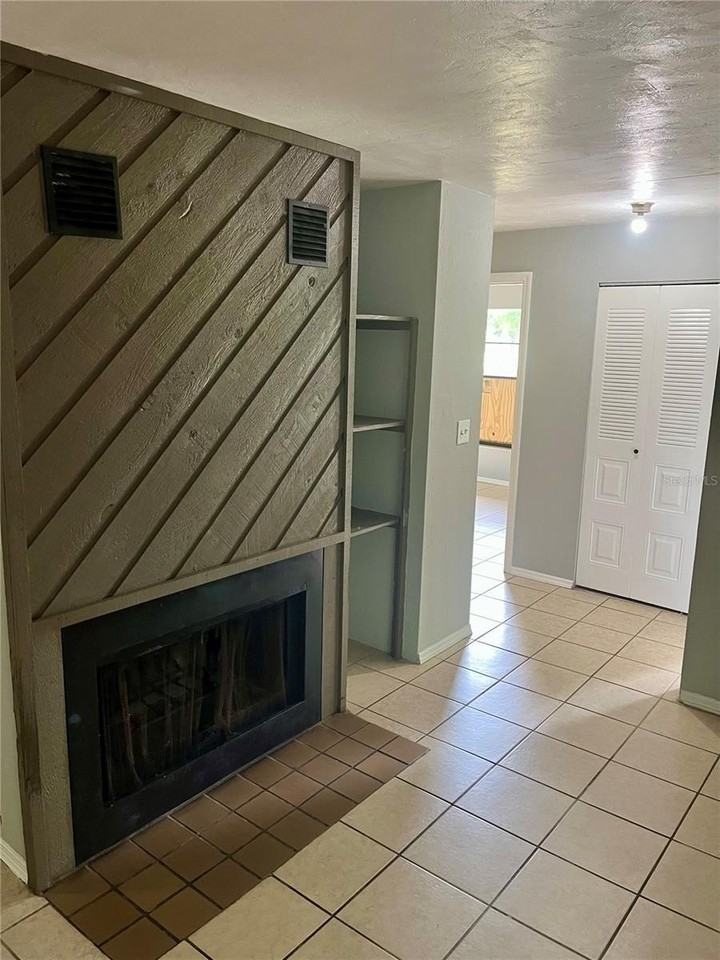 2321 Sw 31st Pl #1 - Photo 5 of 14