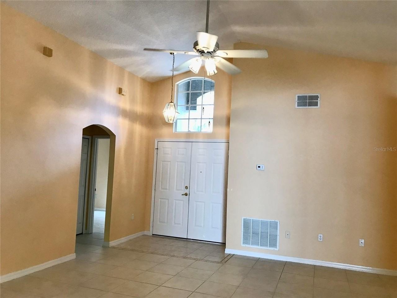 124 Easton Cir - Photo 2 of 23