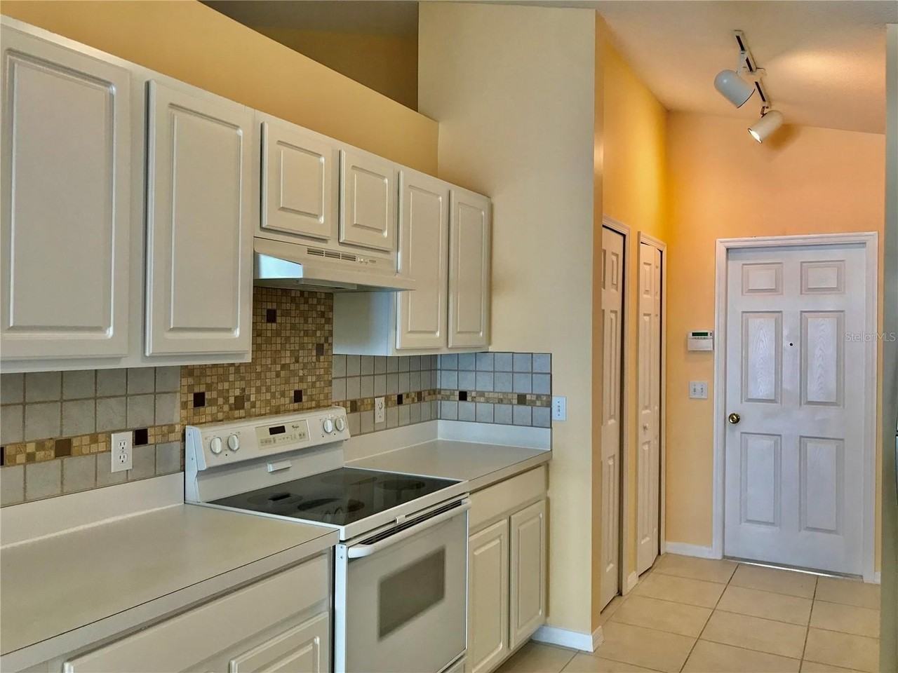 124 Easton Cir - Photo 6 of 23