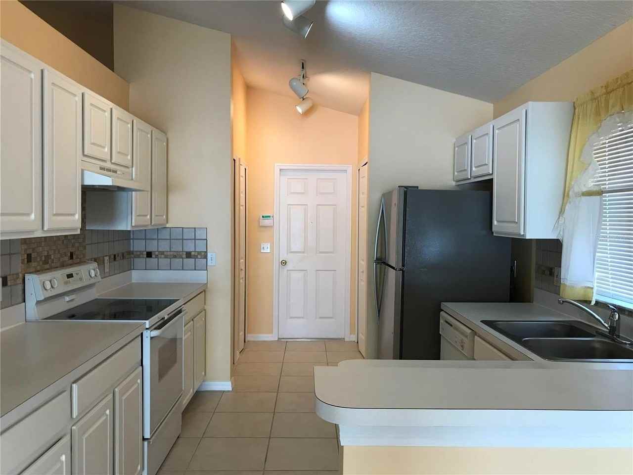 124 Easton Cir - Photo 7 of 23