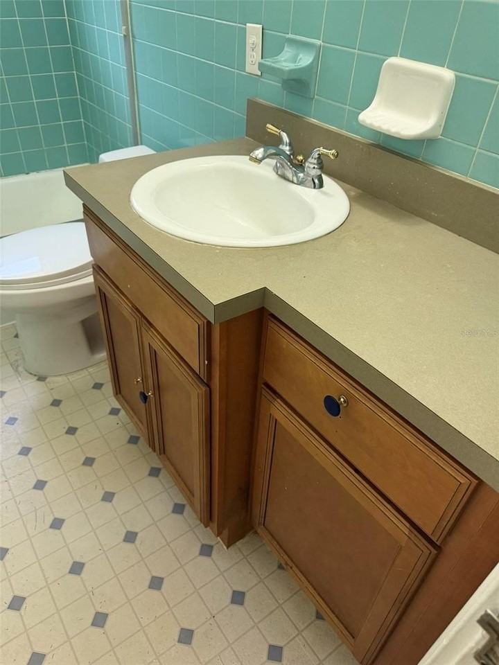 639 E Amelia St - Photo 3 of 12