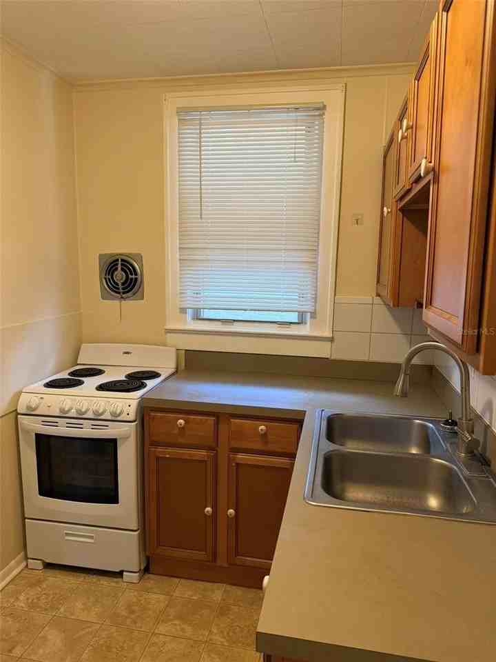 639 E Amelia St - Photo 4 of 12